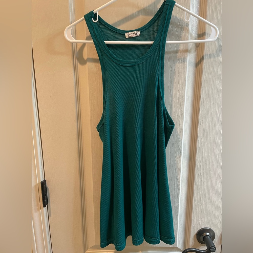 Oversized razorback tank.